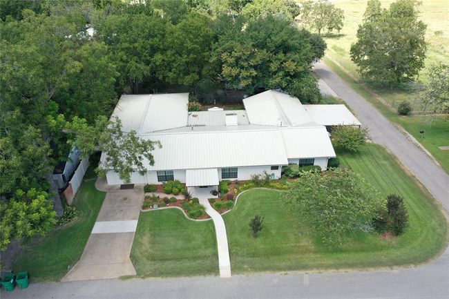 403 N Hall St, House other with 5 bedrooms, 3 bathrooms and null parking in Fairfield TX | Image 45