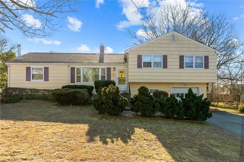 9 Continental Drive, Middletown, RI, 02842 | Card Image