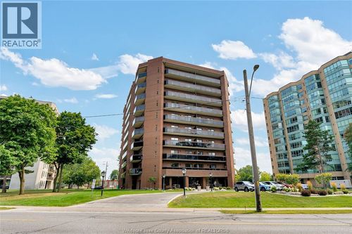 207-3663 Riverside Drive E, Windsor, ON,  | Card Image