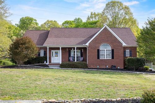 290 Greenturf Dr, Winston-Salem, NC, 27107-9178 | Card Image