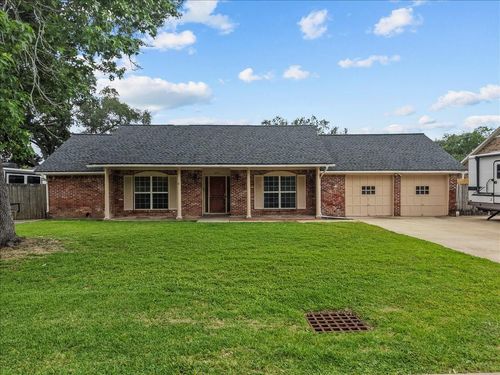 635 Meadowlawn St, La Porte, TX, 77571-7211 | Card Image
