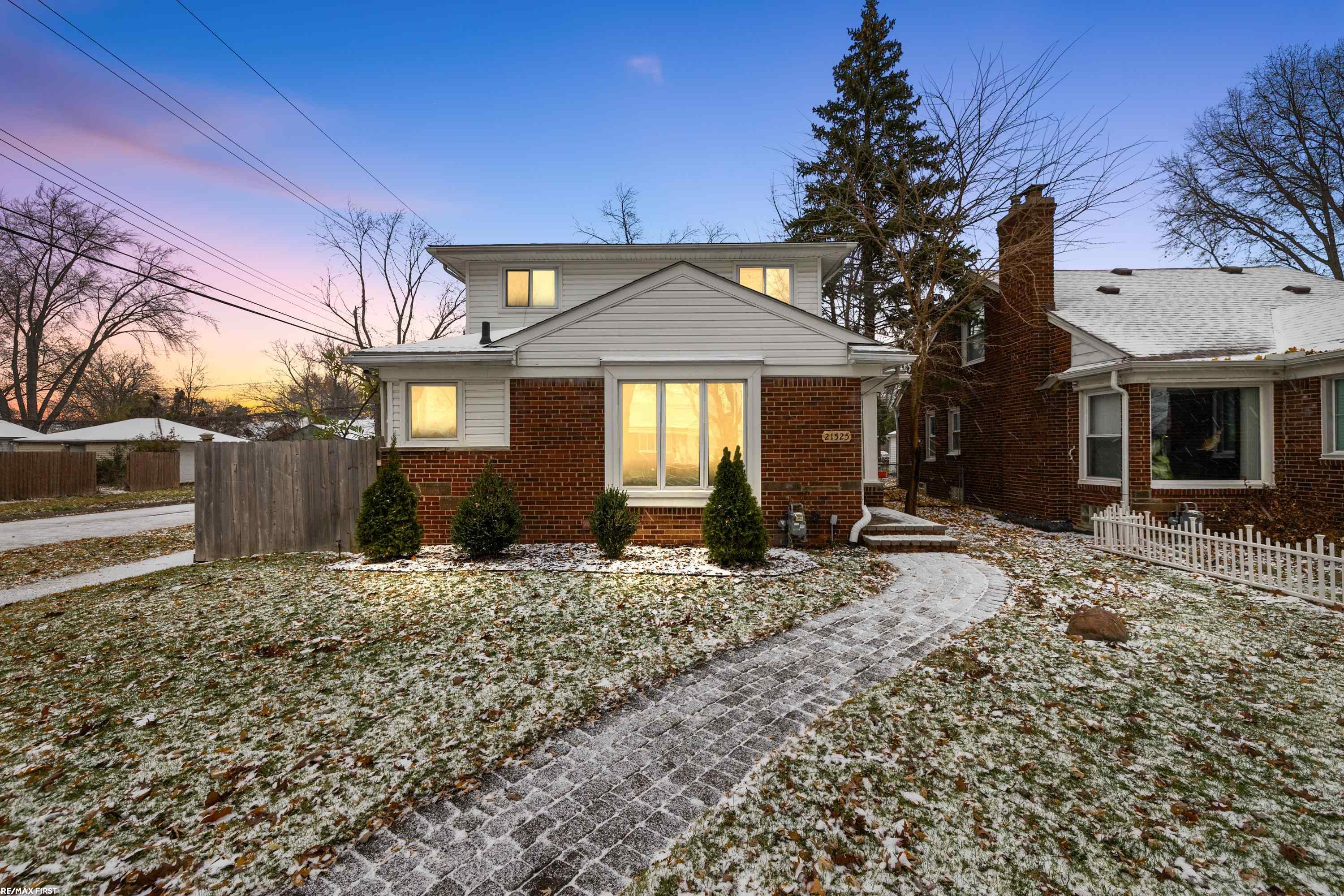 Newcastle Rd, Harper Woods, MI 48225