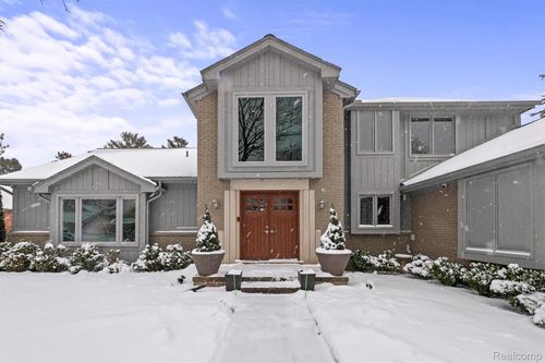 4926 Oak River Dr, Troy, MI, 48098-4140 | Card Image