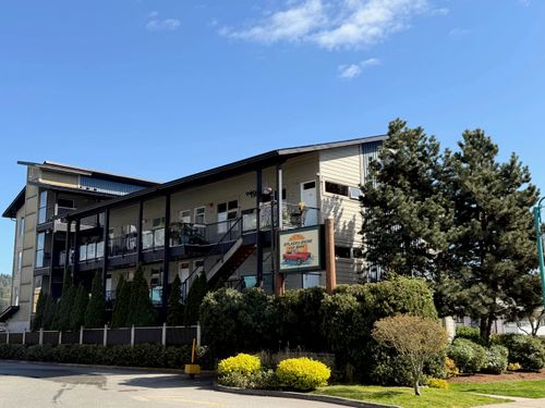 206-5604 Inlet Ave, Sechelt, BC, V7Z0H7 | Card Image