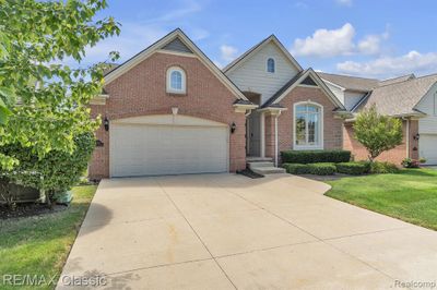 47327 Hunters Park Drive, Condo with 4 bedrooms, 3 bathrooms and null parking in Plymouth Twp MI | Image 3