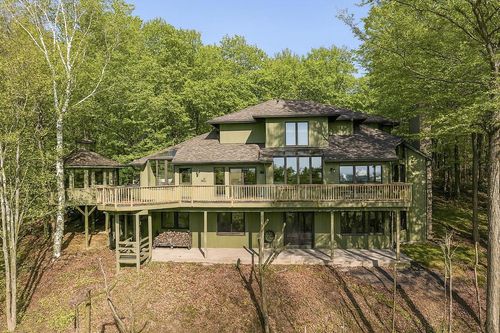 8283 Island View Road, GIBRALTAR, WI, 54212 | Card Image