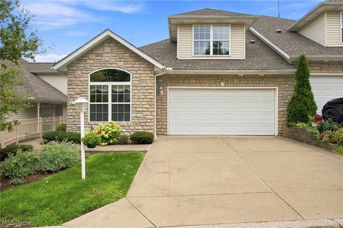 6797 Rolling Meadow Dr, Cleveland, OH, 44134-4577 | Card Image