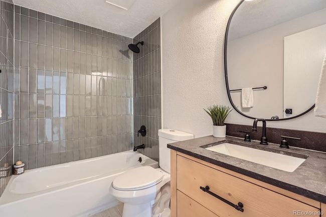 Main level bath | Image 18