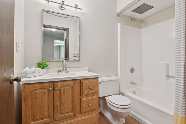 This building offers a variety of shared amenities, including inviting lounge areas and comfortable seating throughout the common areas. | Image 9