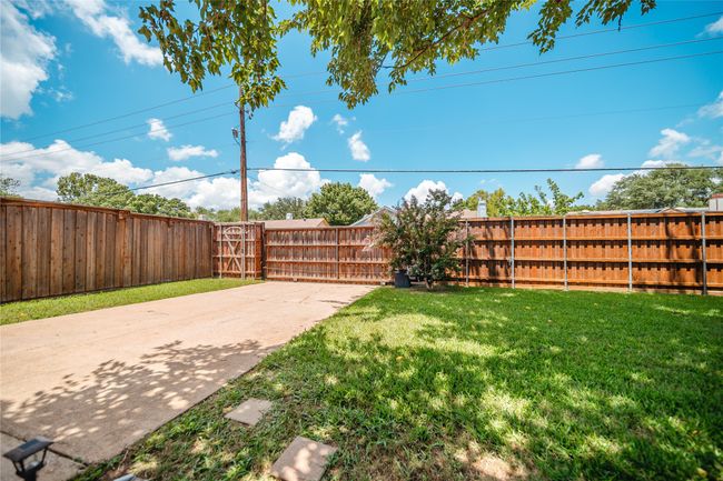 View of fenced yard | Image 28