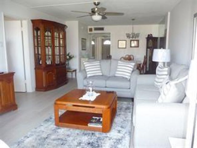 LIVING/DINING ROOM | Image 8