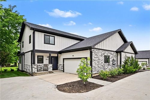 8820 W Cortez St, Overland Park, KS, 66212-2562 | Card Image