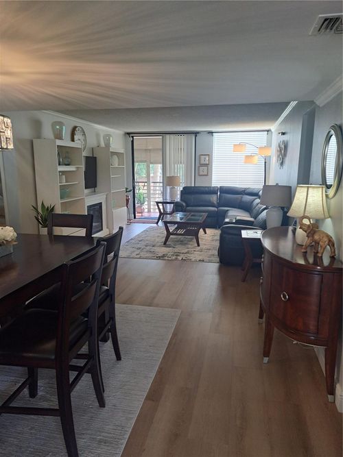 apt-212-8050 W Mcnab Rd, Tamarac, FL, 33321-3233 | Card Image