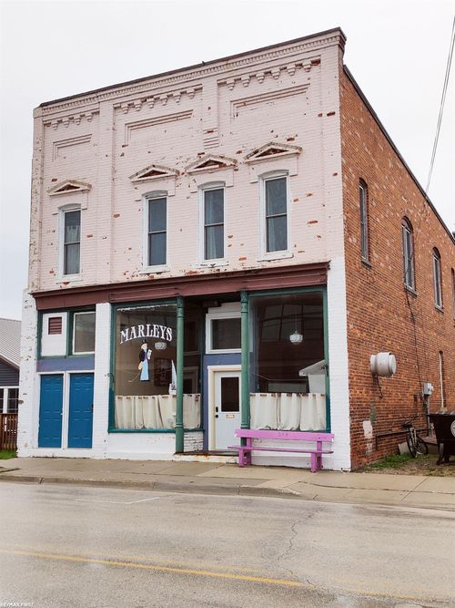 127 Walnut St, Manistique, MI, 49854-1435 | Card Image