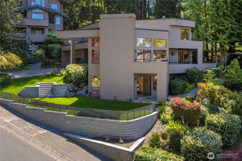 13707 Se 51st Pl, Bellevue, WA, 98006-3437 | Card Image