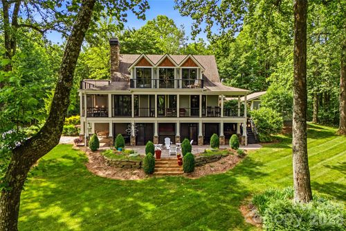 233 Tanglewood Ln, Saluda, NC, 28773-8781 | Card Image