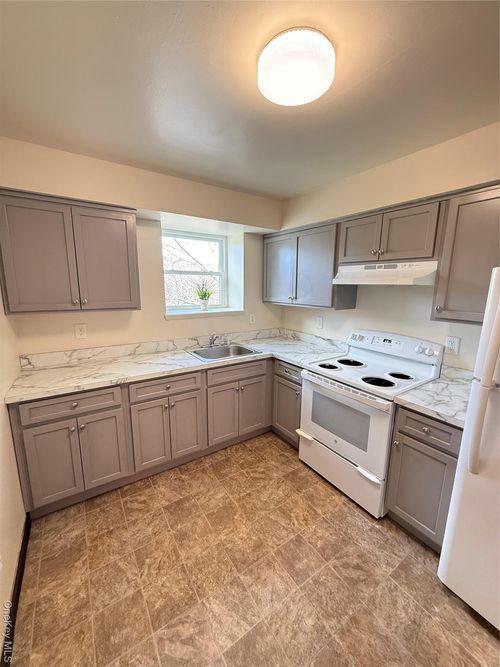 39-3-33 Oak St, Walden, NY, 12586-1250 | Card Image