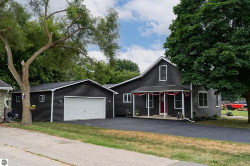522 N 2nd St, Shepherd, MI, 48883-9026 | Card Image