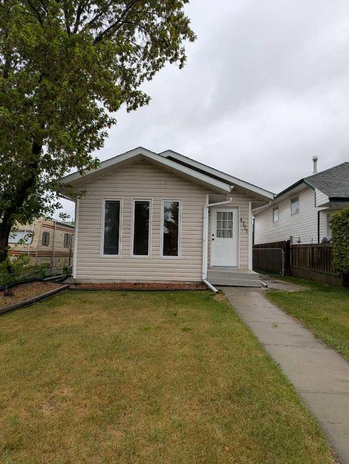 4727 44 Street, Sylvan Lake, AB, T4S1N5 | Card Image