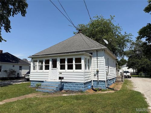 622 S Wood St, Staunton, IL, 62088-1849 | Card Image