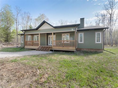 35 Merganser Dr, House with 3 bedrooms, 3 bathrooms and null parking in Lac Du Bonnet MB | Card Image