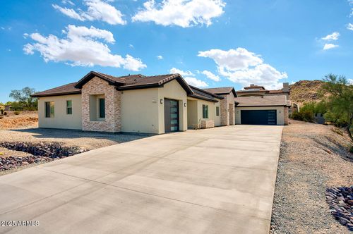 11181 S Wilson Ln, Goodyear, AZ, 85338-5301 | Card Image