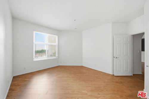 127-620 S Gramercy Pl, Los Angeles, CA, 90005-3258 | Card Image