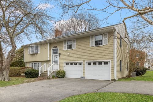 384 Valley Rd, Middletown, RI, 02842-5271 | Card Image