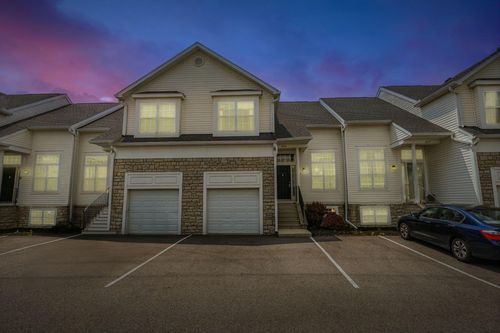 8281 Deering Oaks Dr, Blacklick, OH, 43004-8451 | Card Image