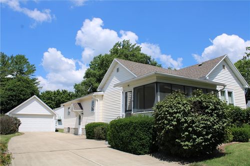 726 N Morgan St, Shelbyville, IL, 62565-1162 | Card Image