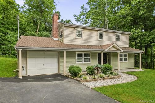 2 Lilac Hill Rd, New Windsor, NY, 12553-8861 | Card Image