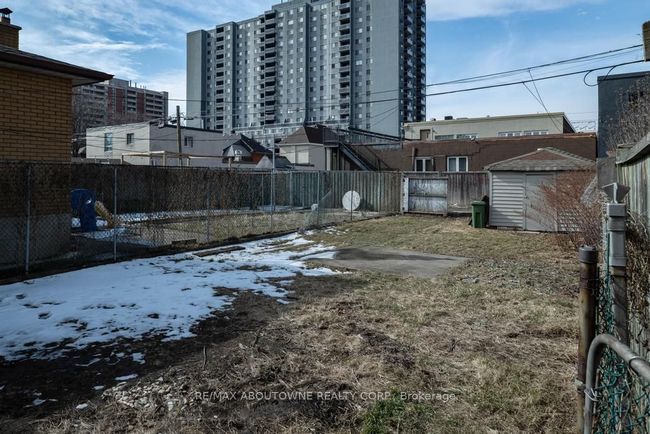 131 West Ave N, House other with 3 bedrooms, 1 bathrooms and 3 parking in Hamilton ON | Image 20