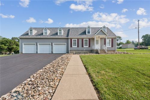 1676 E Laurel Cir, Mount Pleasant, PA, 15666-2180 | Card Image