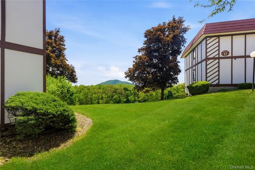 10-13 Skyline Dr, Fishkill, NY, 12524-3643 | Card Image