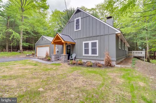 1563 Sullivan Trl, TANNERSVILLE, PA, 18372-7890 | Card Image