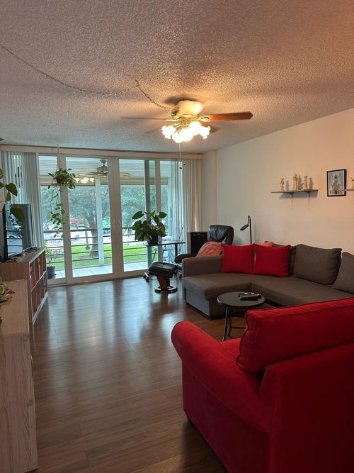 2g-115 Royal Park Dr, Oakland Park, FL, 33309-5845 | Card Image