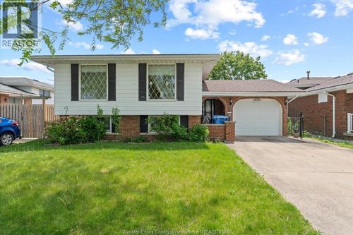10575 Mulberry Rd, Windsor, ON, N8R1H7 | Card Image