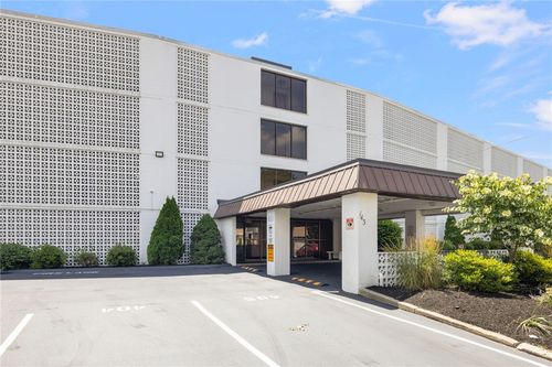 apt-205-143 Hoffman Ave, Cranston, RI, 02920-4565 | Card Image