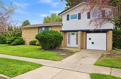 11404 Wallingford Ave, Garfield Heights, OH, 44125-2874 | Card Image