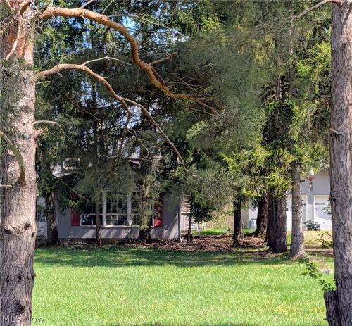 18229 Howe Rd, Strongsville, OH, 44136-7613 | Card Image