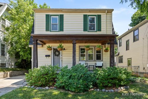 44 Auburn Ave Ne, Grand Rapids, MI, 49503-3774 | Card Image