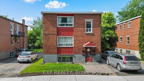 {{alt}} | Card Image