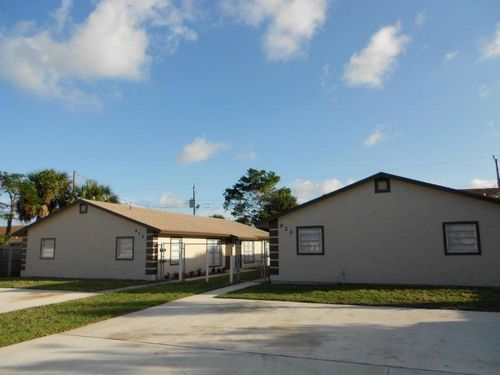 925 W 36th St, Riviera Beach, FL, 33404-2139 | Card Image