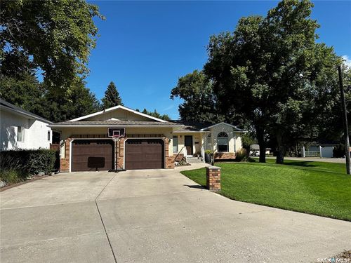3104 Ortona St, Saskatoon, SK, S7M3R4 | Card Image