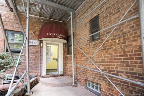 2v-102-55 67th Rd, Forest Hills, NY, 11375-2676 | Card Image