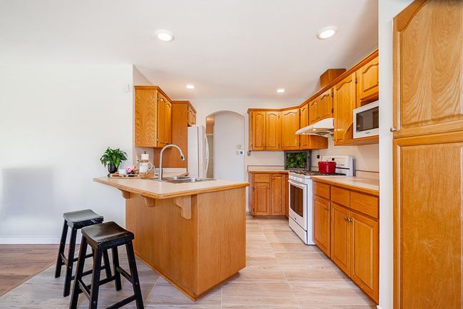 23819 Zeron Ave, House other with 6 bedrooms, 3 bathrooms and 4 parking in Maple Ridge BC | Image 15