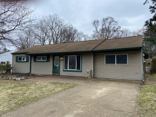 2646 Genes Dr, Auburn Hills, MI, 48326-1902 | Card Image