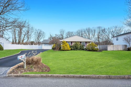 27 Westbrook Rd, Coram, NY, 11727-1015 | Card Image