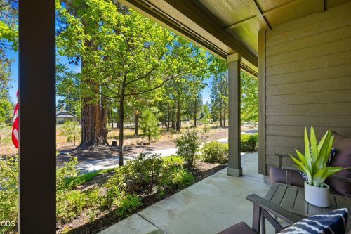 950 N Hindeman St, Sisters, OR, 97759-3128 | Card Image