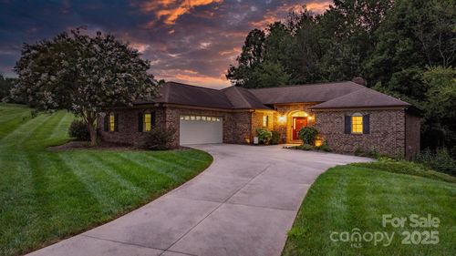 2705 Lyle Ct Ne, Conover, NC, 28613-9337 | Card Image
